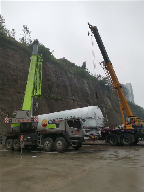 点军区“不怕风雨冻”—— 吊车的 “恶劣环境适应” 技术